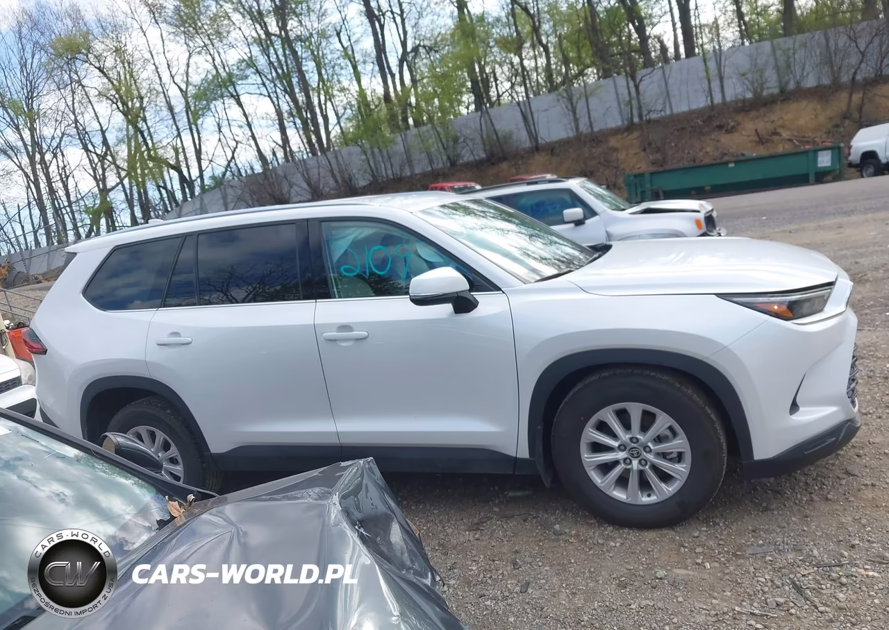 2026 Toyota Grand Highlander Xle VIN:5TDAAAB58TS125846 - 13
