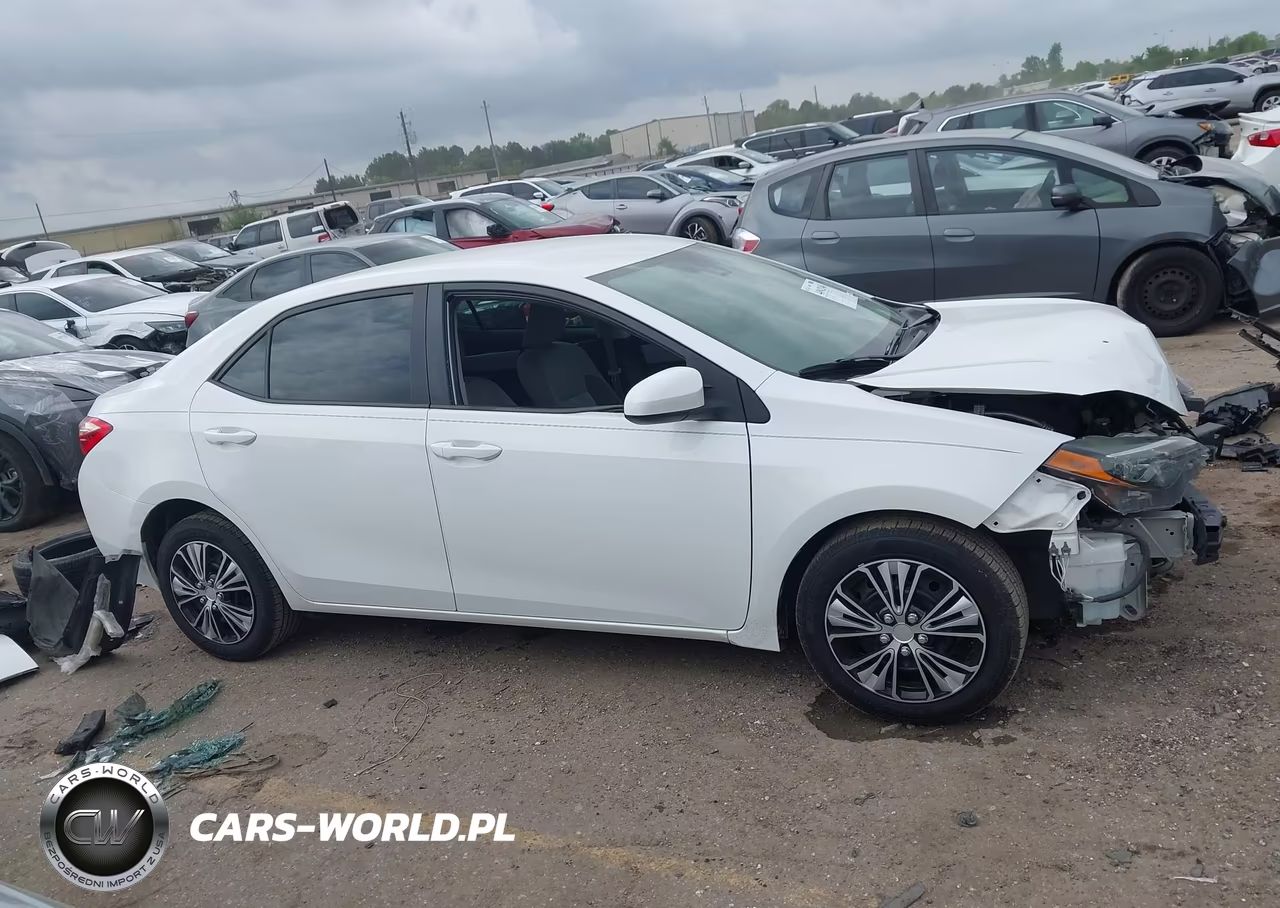 2018 Toyota Corolla Le VIN:5YFBURHE6JP836484 - 14