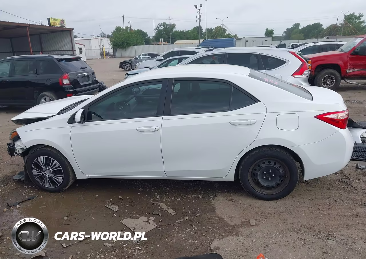 2018 Toyota Corolla Le VIN:5YFBURHE6JP836484 - 15