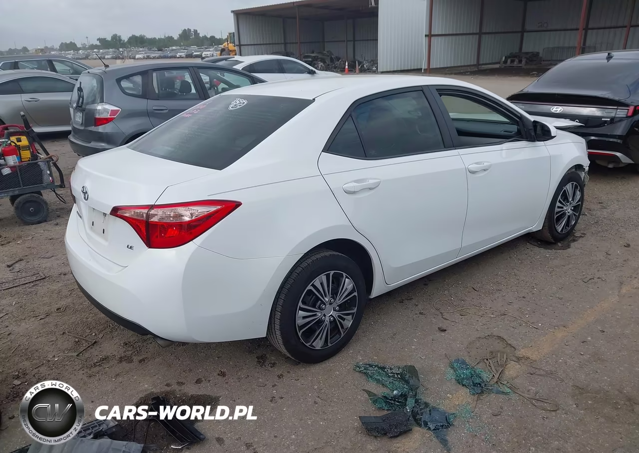 2018 Toyota Corolla Le VIN:5YFBURHE6JP836484 - 4