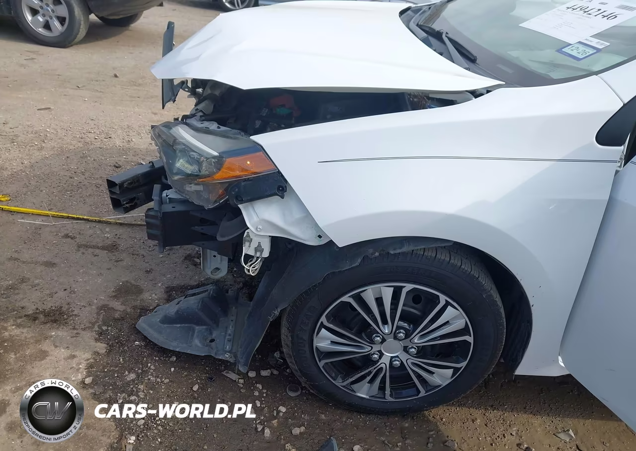 2018 Toyota Corolla Le VIN:5YFBURHE6JP836484 - 6