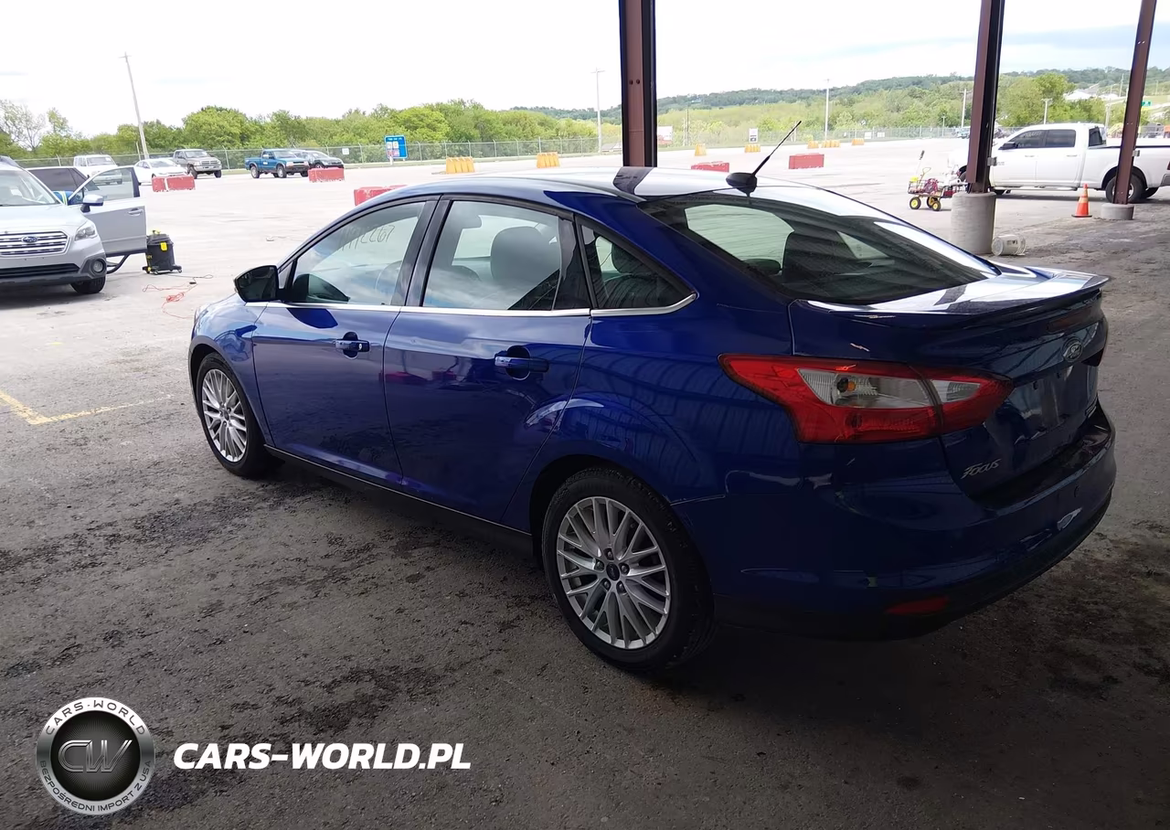 2013 Ford Focus Titanium VIN:1FADP3J28DL115728 - 3