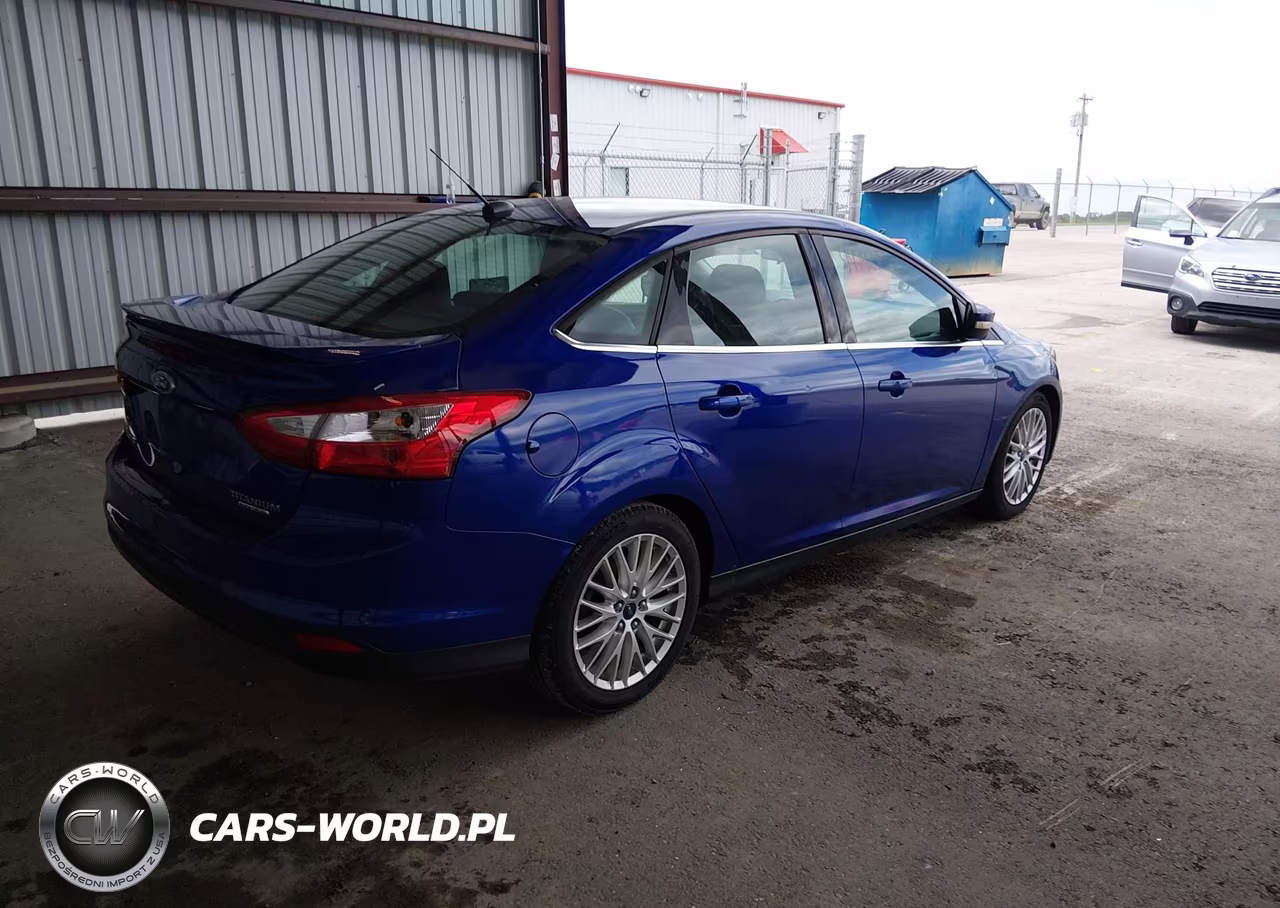 2013 Ford Focus Titanium VIN:1FADP3J28DL115728 - 4