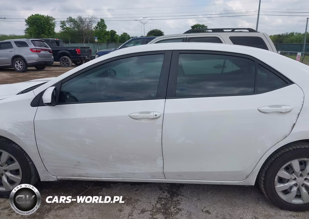 2017 Toyota Corolla Le VIN:5YFBURHE9HP684579 - 14