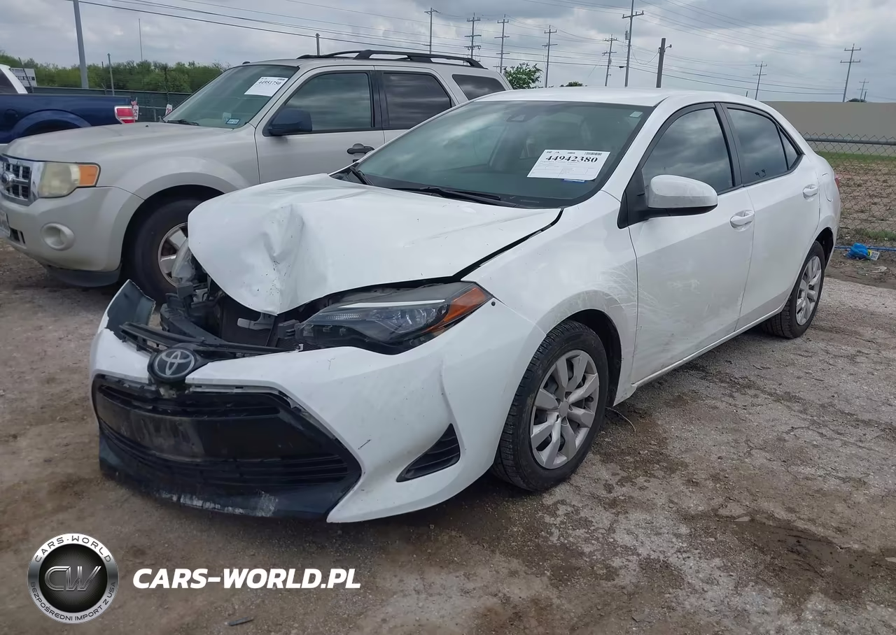 2017 Toyota Corolla Le VIN:5YFBURHE9HP684579 - 2