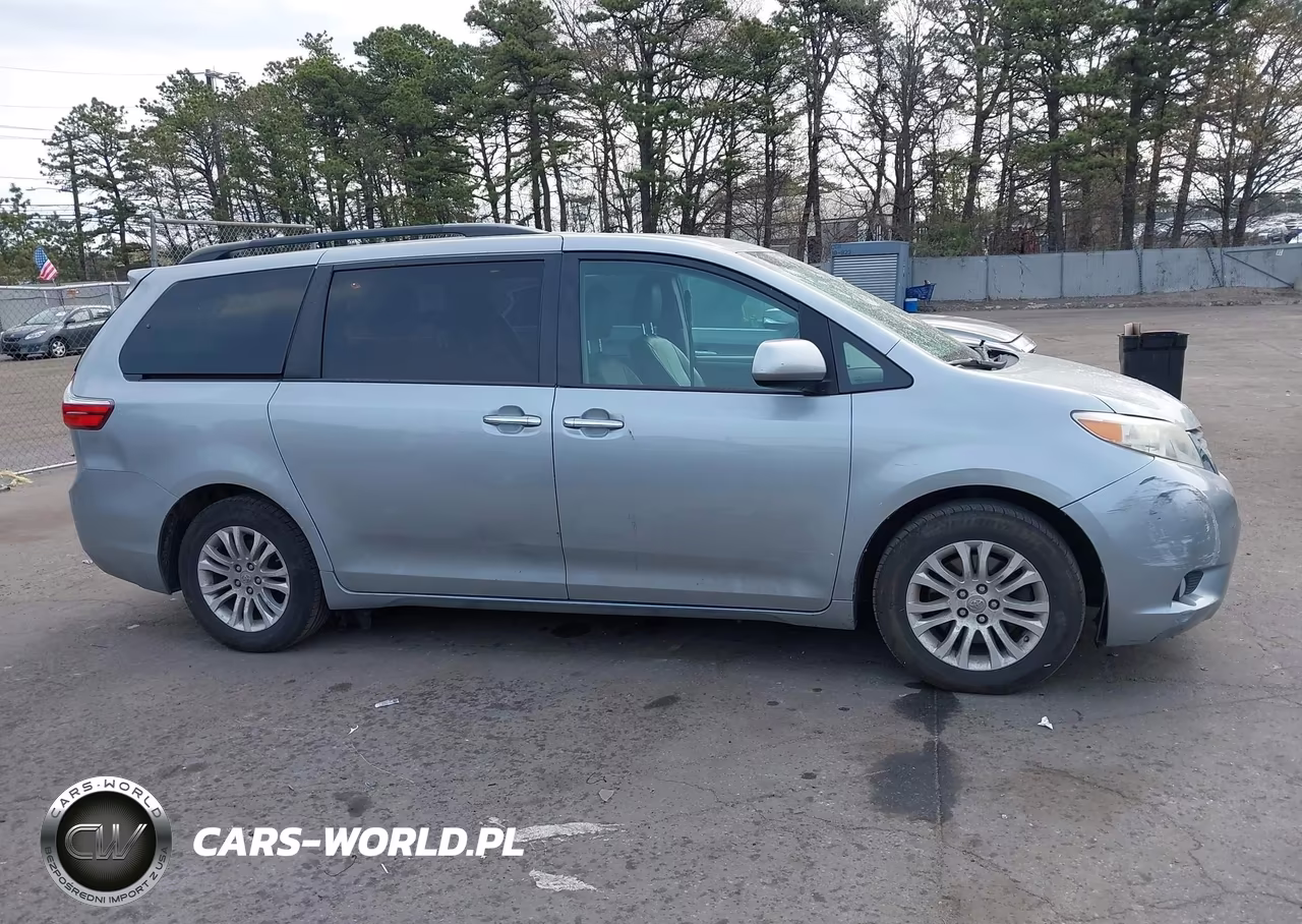 2017 Toyota Sienna Xle 8 Passenger VIN:5TDYZ3DC9HS767756 - 13