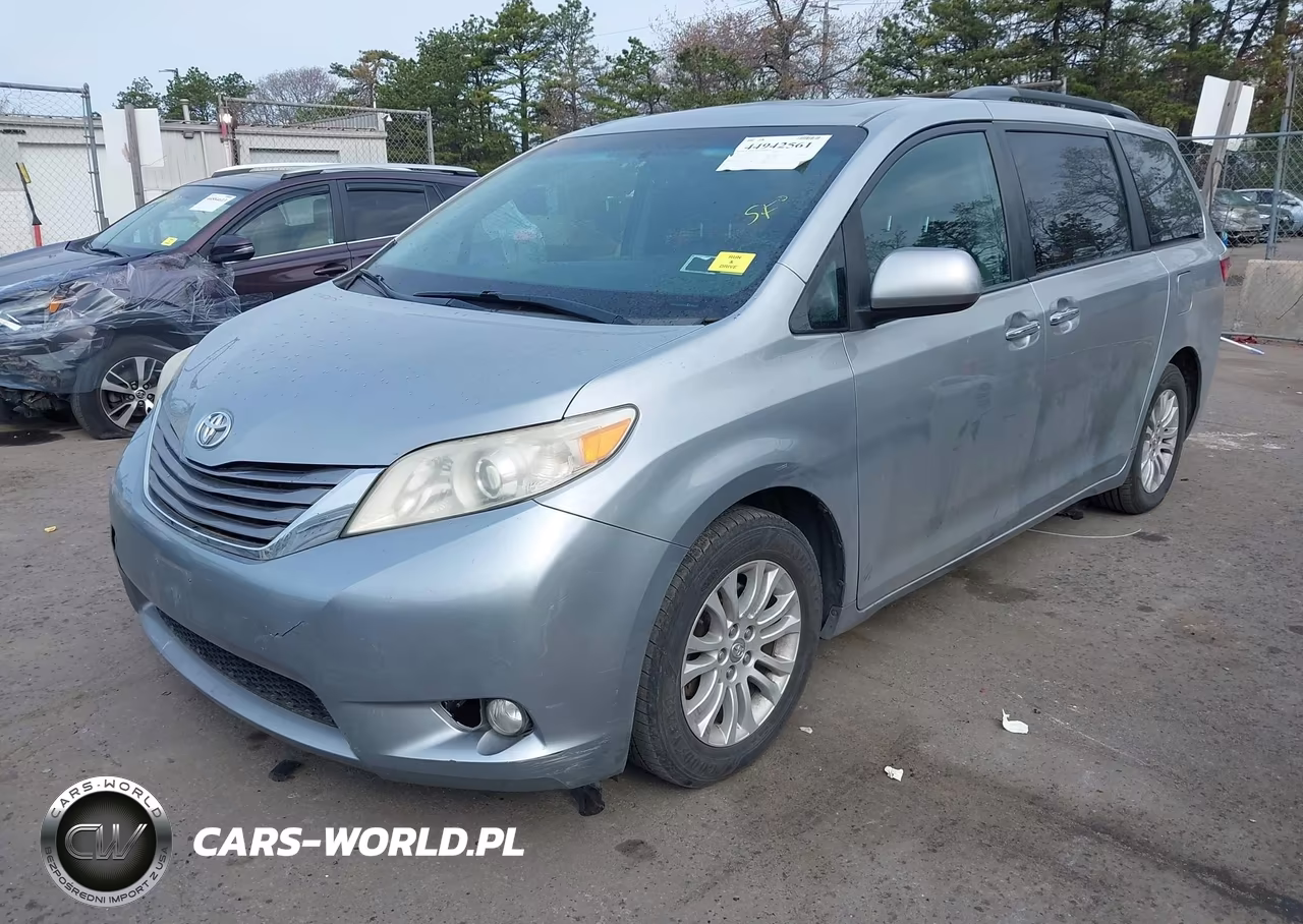 2017 Toyota Sienna Xle 8 Passenger VIN:5TDYZ3DC9HS767756 - 2