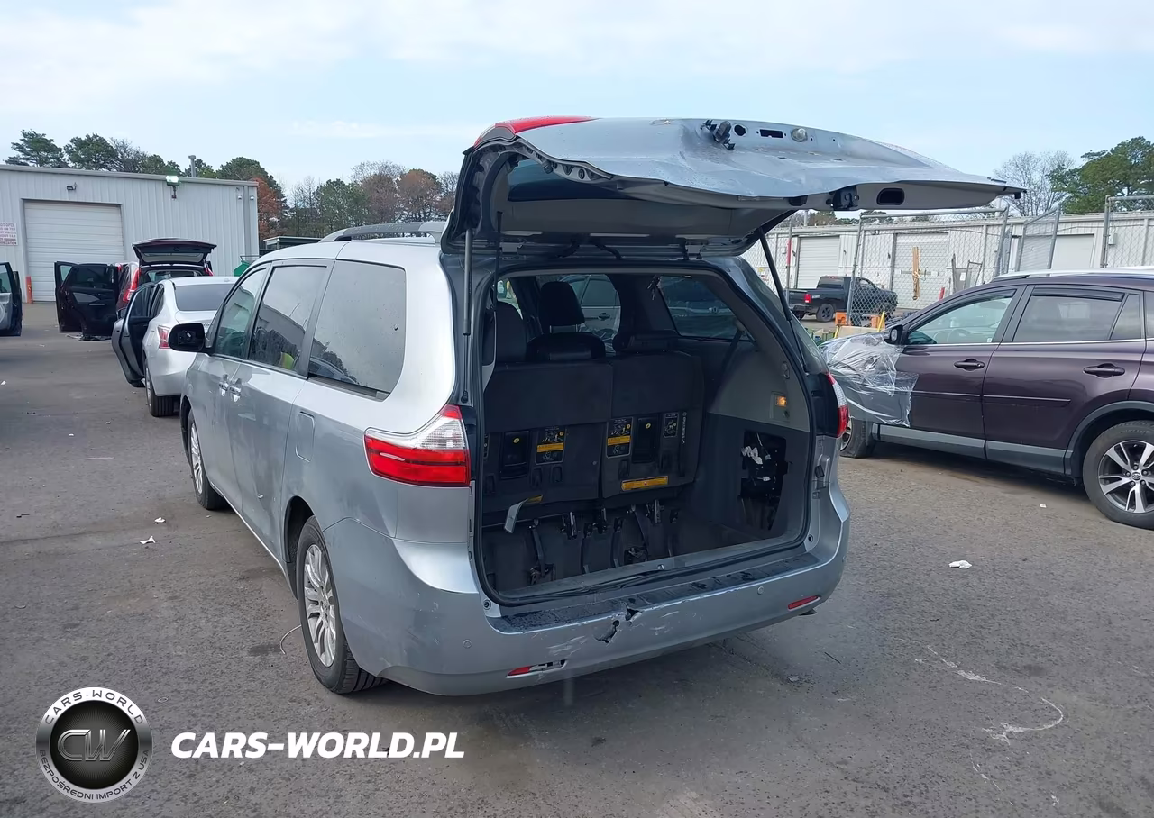 2017 Toyota Sienna Xle 8 Passenger VIN:5TDYZ3DC9HS767756 - 3