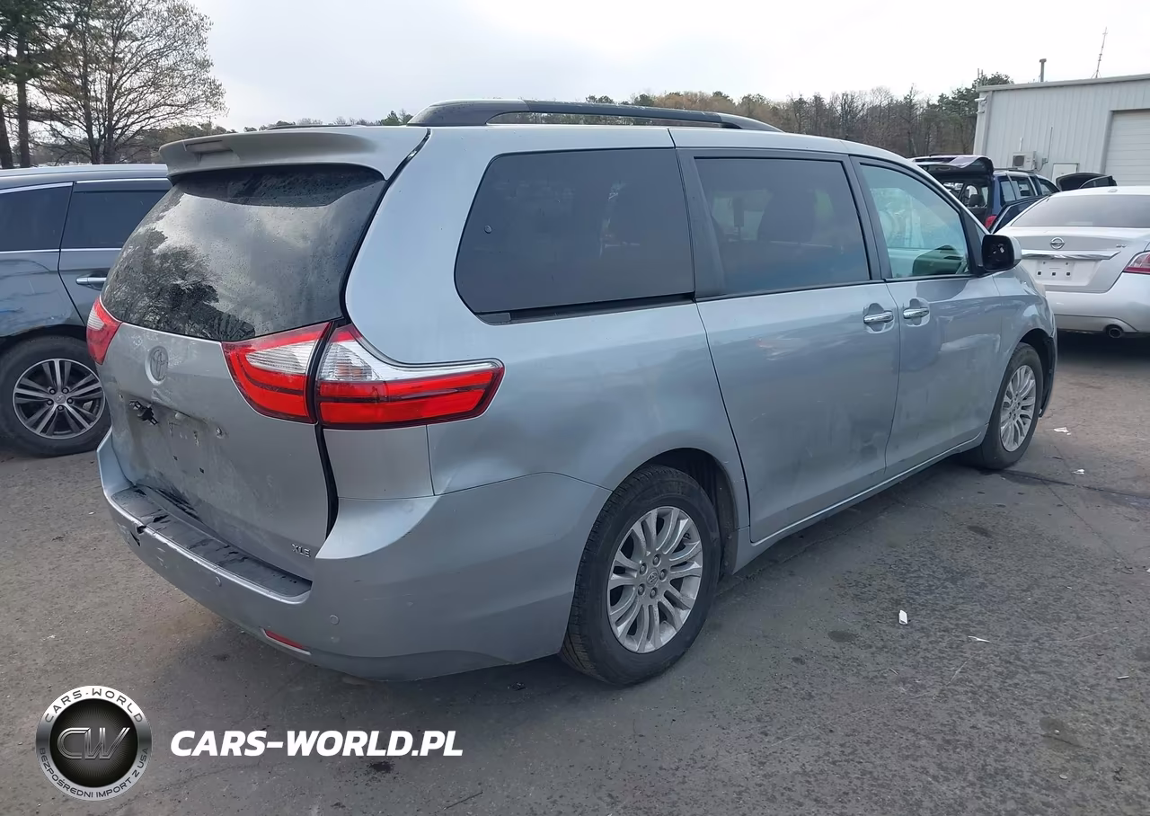 2017 Toyota Sienna Xle 8 Passenger VIN:5TDYZ3DC9HS767756 - 4