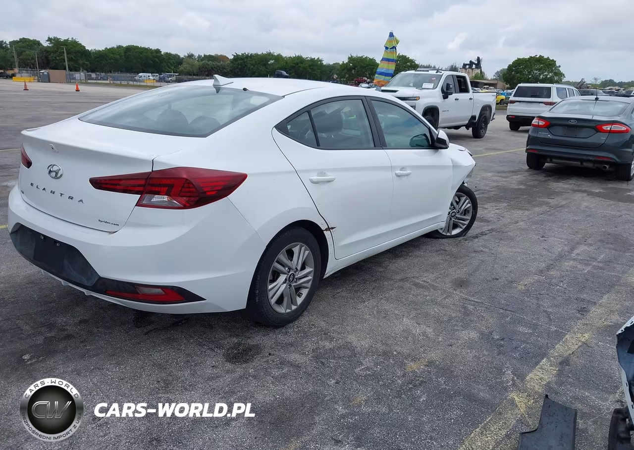 2020 Hyundai Elantra Sel VIN:5NPD84LF2LH623144 - 4