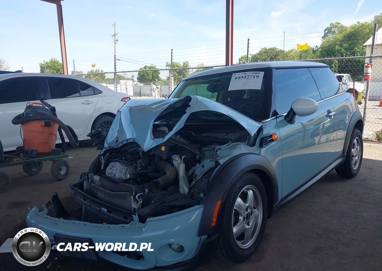 2011 Mini Cooper VIN:WMWSU3C57BT253076 - 2