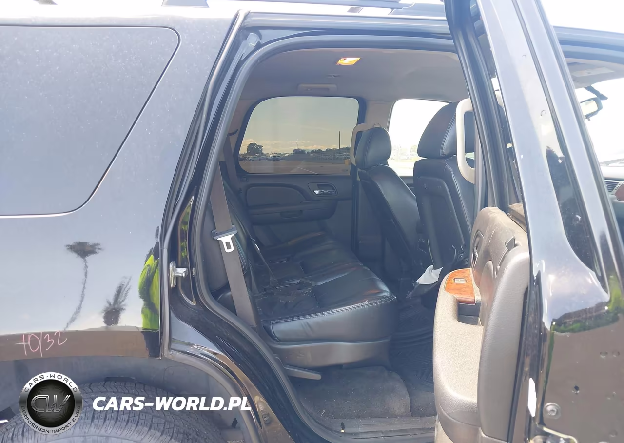 2013 Chevrolet Tahoe Ls VIN:1GNSCAE0XDR104728 - 8