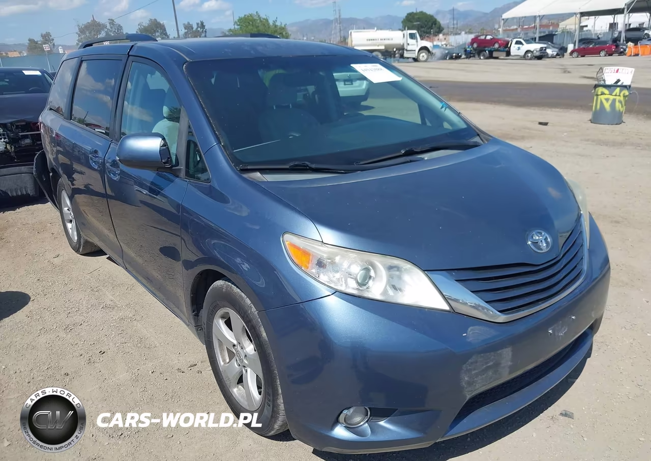 2015 Toyota Sienna Le 8 Passenger