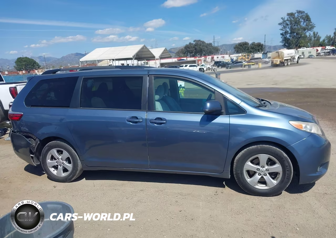 2015 Toyota Sienna Le 8 Passenger VIN:5TDKK3DCXFS674302 - 13