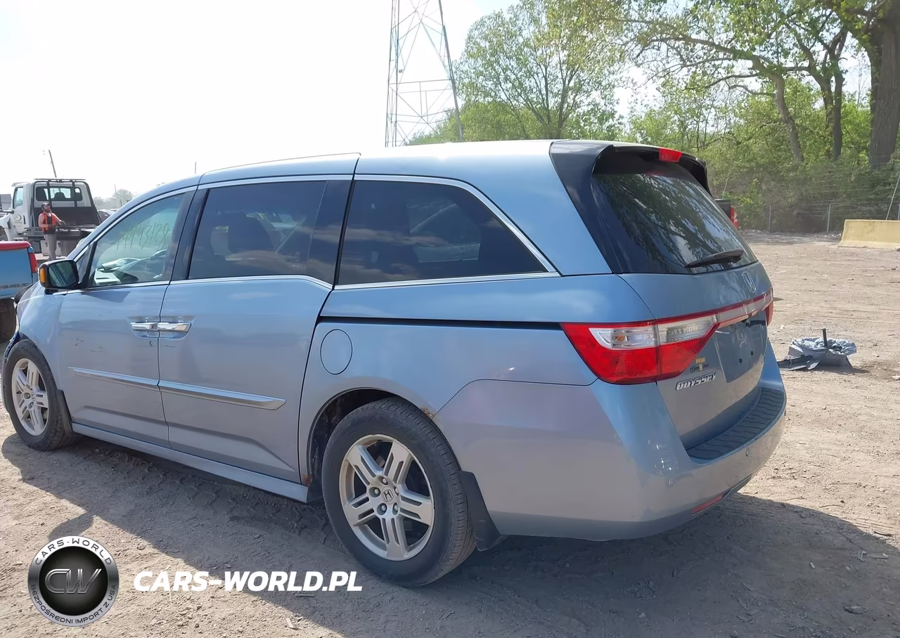 2013 Honda Odyssey Touring-Touring Elite VIN:5FNRL5H94DB068114 - 3