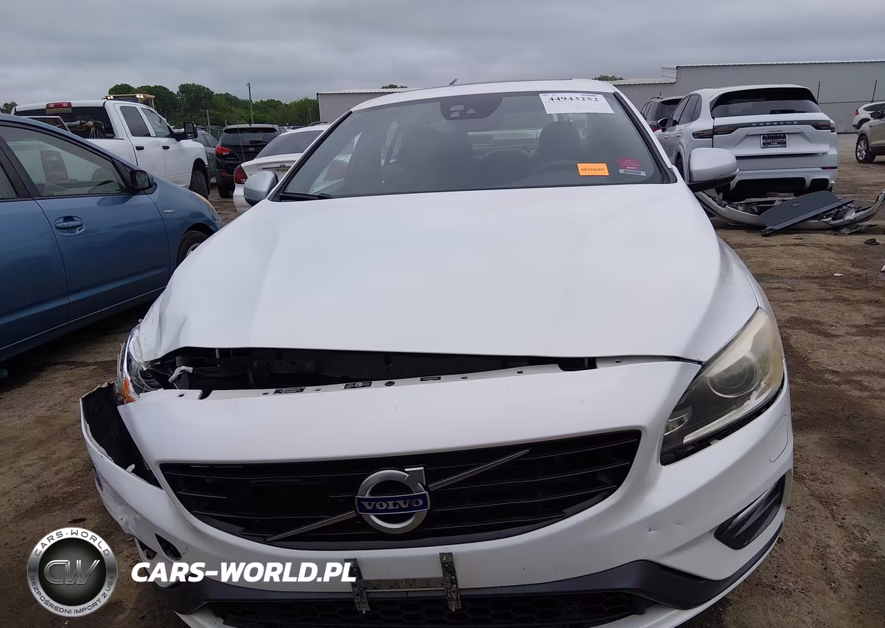 2016 Volvo S60 T6 Drive-E R-Design Platinum VIN:YV149MTS6G2406112 - 12