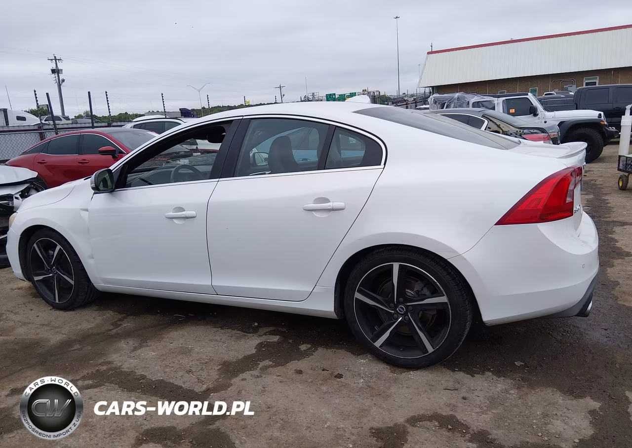 2016 Volvo S60 T6 Drive-E R-Design Platinum VIN:YV149MTS6G2406112 - 14