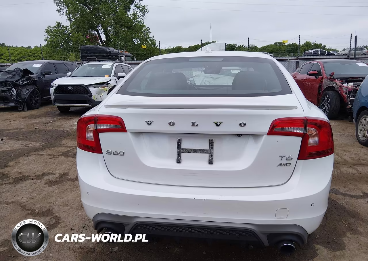 2016 Volvo S60 T6 Drive-E R-Design Platinum VIN:YV149MTS6G2406112 - 16