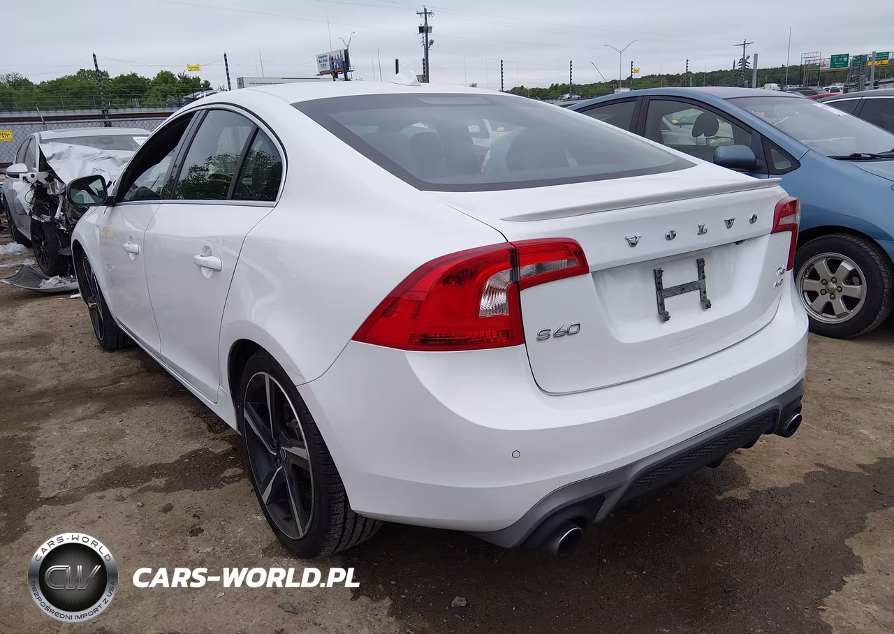 2016 Volvo S60 T6 Drive-E R-Design Platinum VIN:YV149MTS6G2406112 - 3