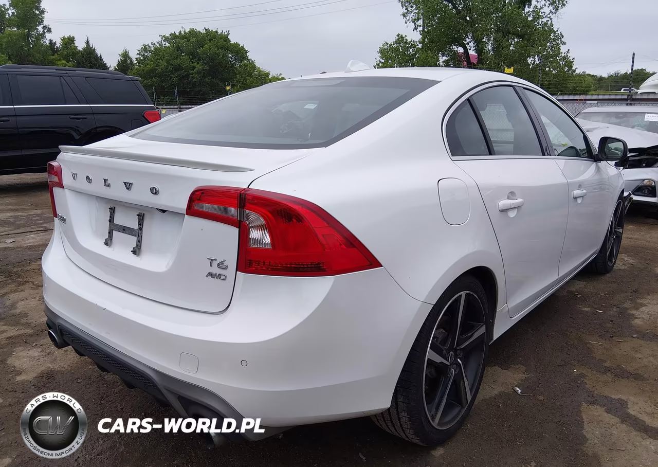 2016 Volvo S60 T6 Drive-E R-Design Platinum VIN:YV149MTS6G2406112 - 4