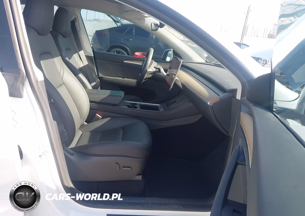 2024 Tesla Model Y Long Range Dual Motor All-Wheel Drive VIN:7SAYGDEE1RA251828 - 5