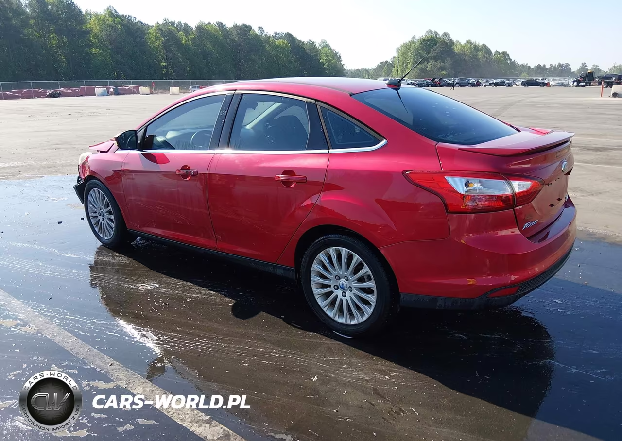 2012 Ford Focus Titanium VIN:1FAHP3J28CL461715 - 3