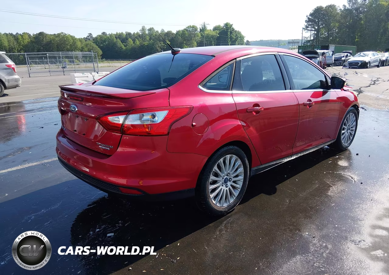 2012 Ford Focus Titanium VIN:1FAHP3J28CL461715 - 4