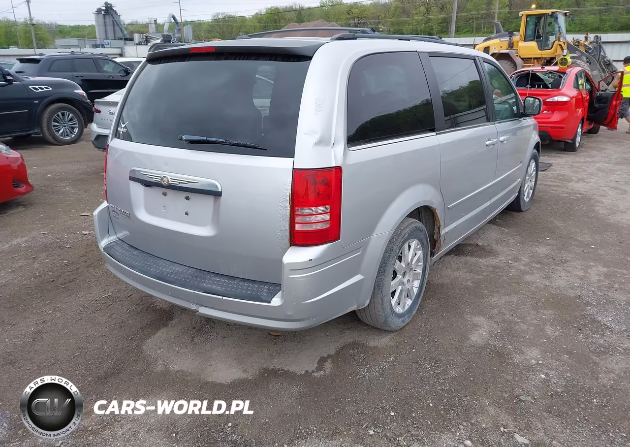 2008 Chrysler Town & Country Touring VIN:2A8HR54P18R844622 - 4