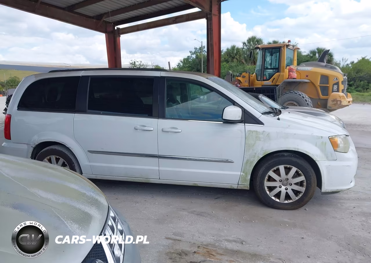 2016 Chrysler Town & Country Touring VIN:2C4RC1BG2GR157804 - 13