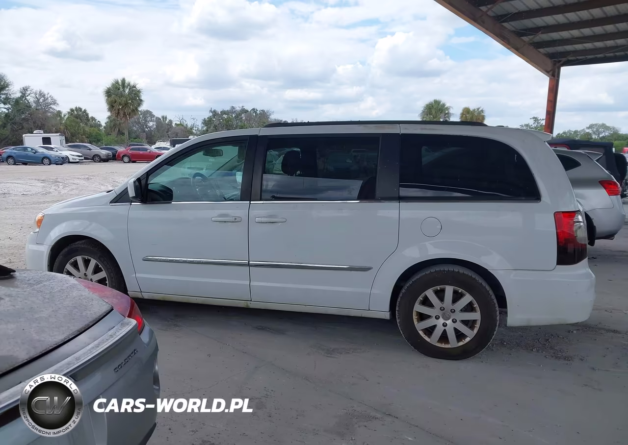 2016 Chrysler Town & Country Touring VIN:2C4RC1BG2GR157804 - 14