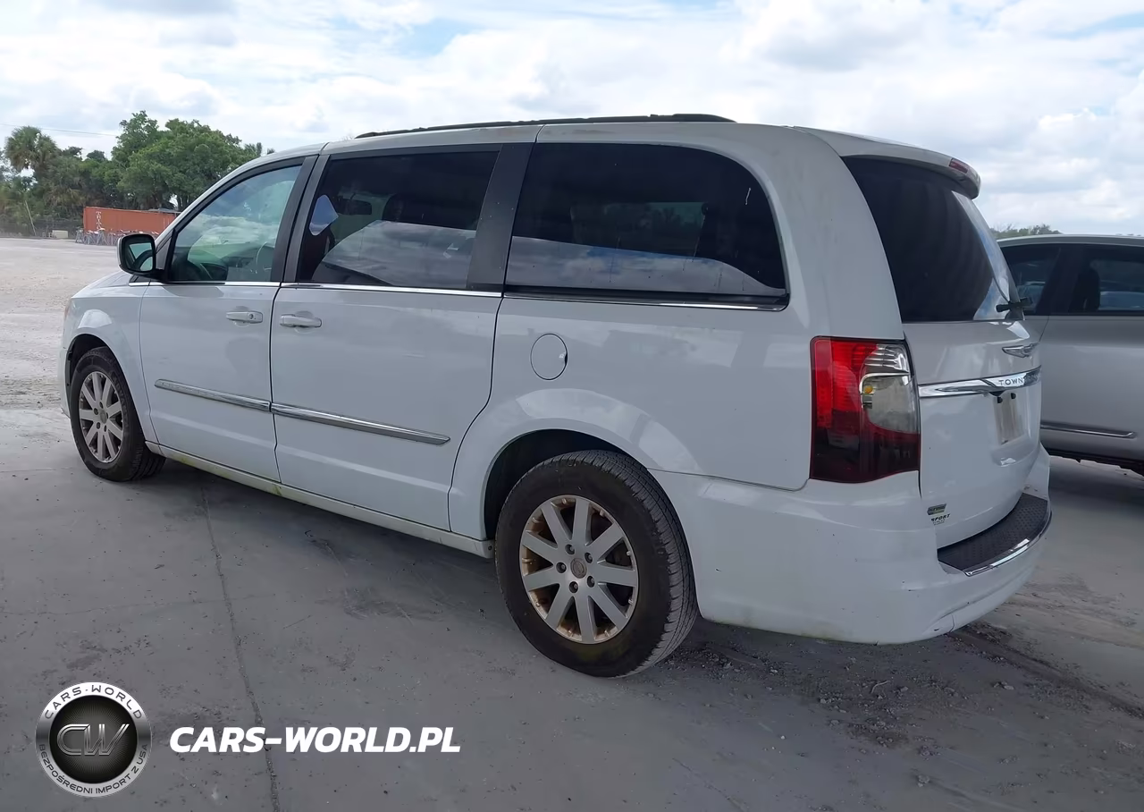 2016 Chrysler Town & Country Touring VIN:2C4RC1BG2GR157804 - 3