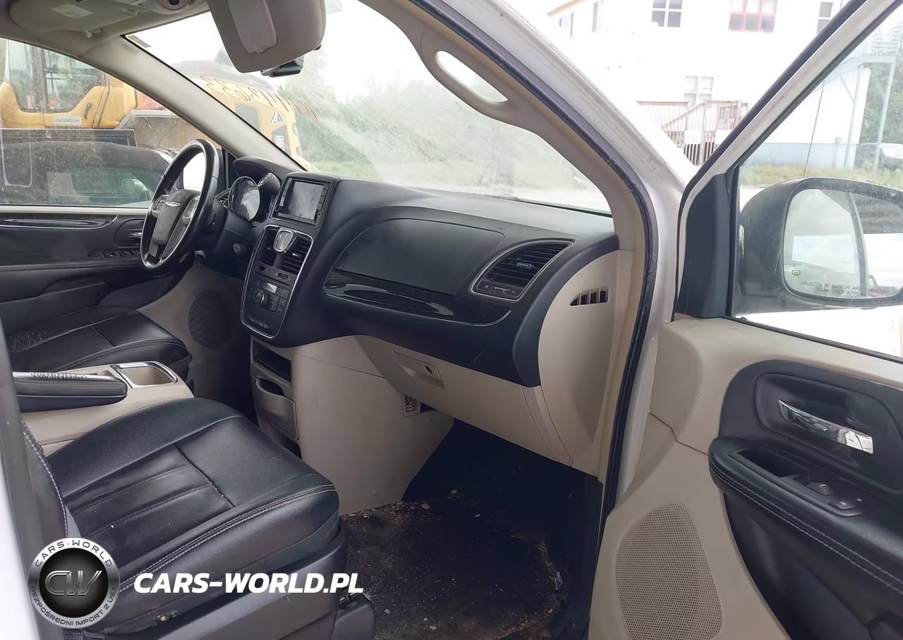 2016 Chrysler Town & Country Touring VIN:2C4RC1BG2GR157804 - 5