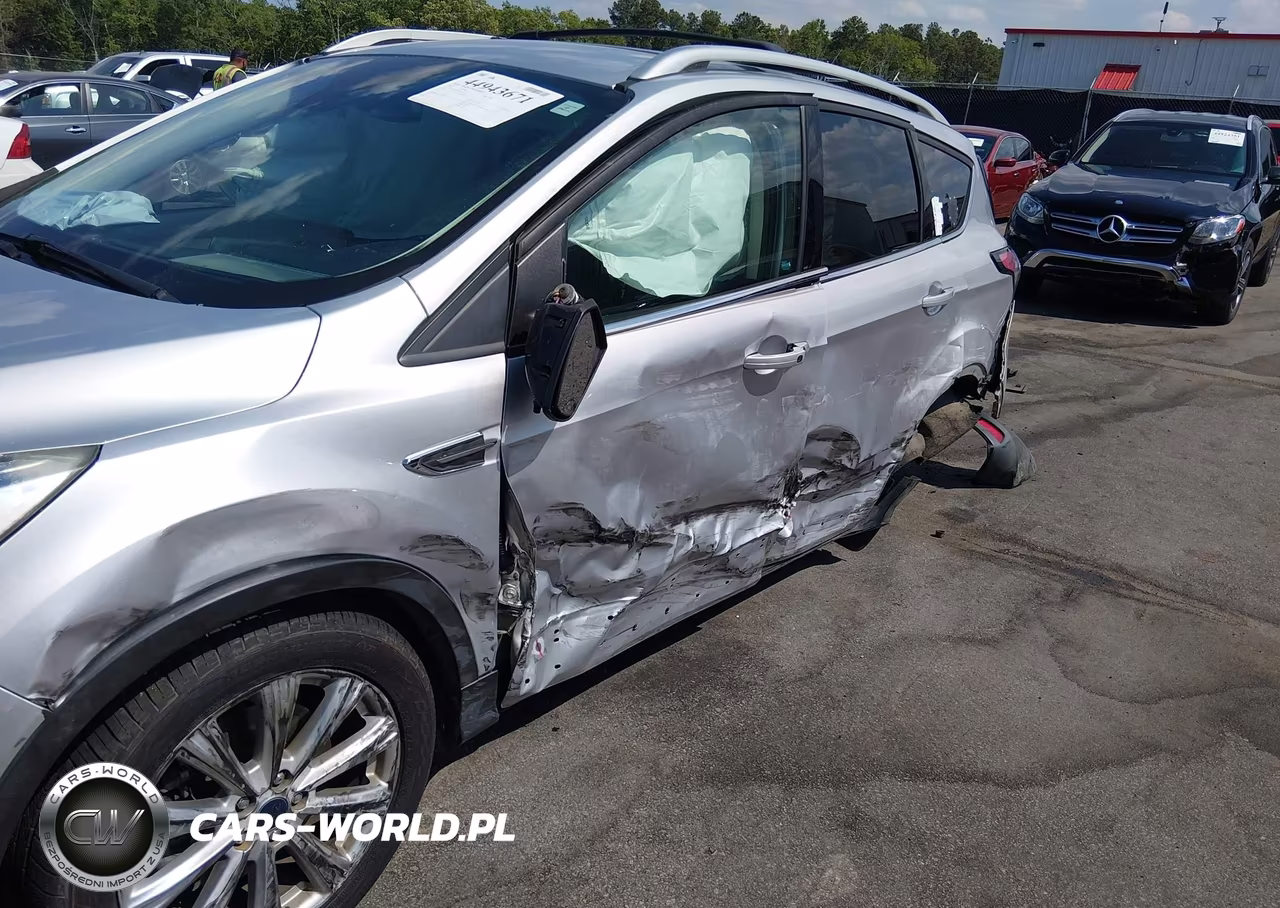 2017 Ford Escape Titanium VIN:1FMCU9J95HUE10246 - 6