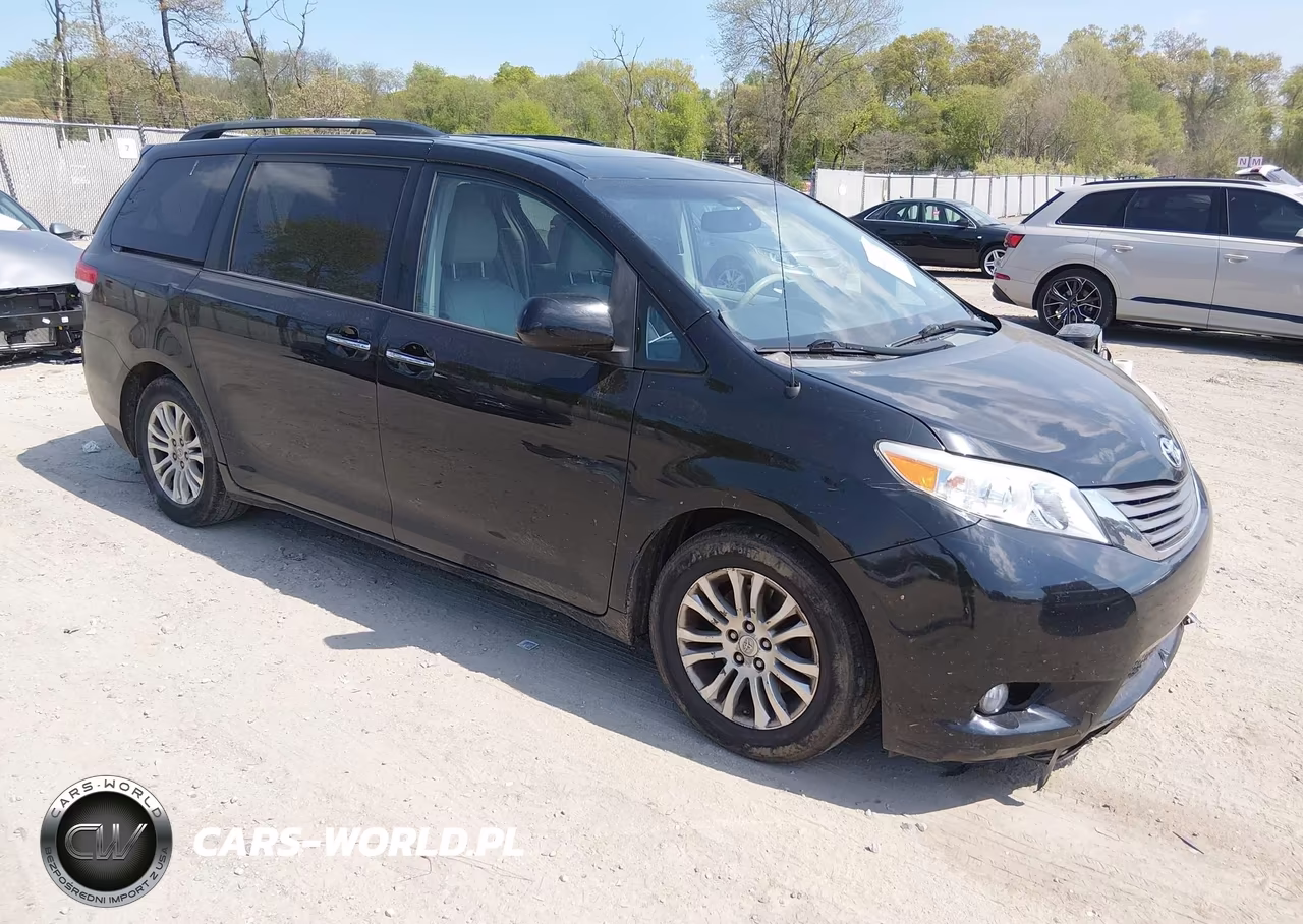 2014 Toyota Sienna Xle V6 8 Passenger