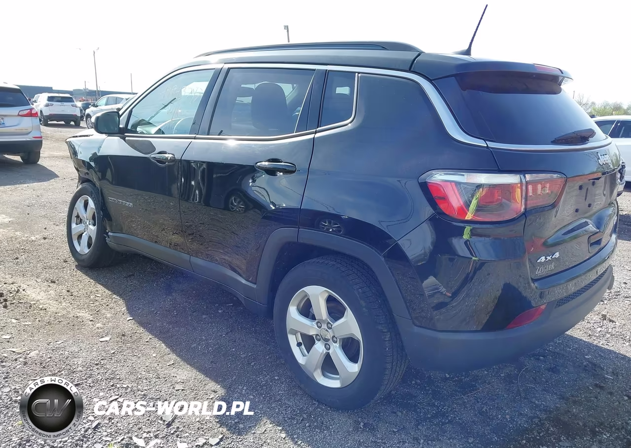 2018 Jeep Compass Latitude VIN:3C4NJDBB5JT138842 - 3