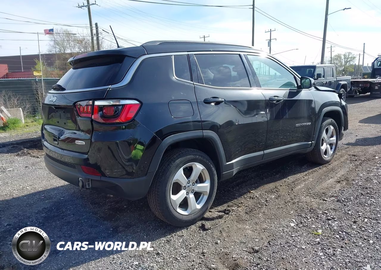 2018 Jeep Compass Latitude VIN:3C4NJDBB5JT138842 - 4