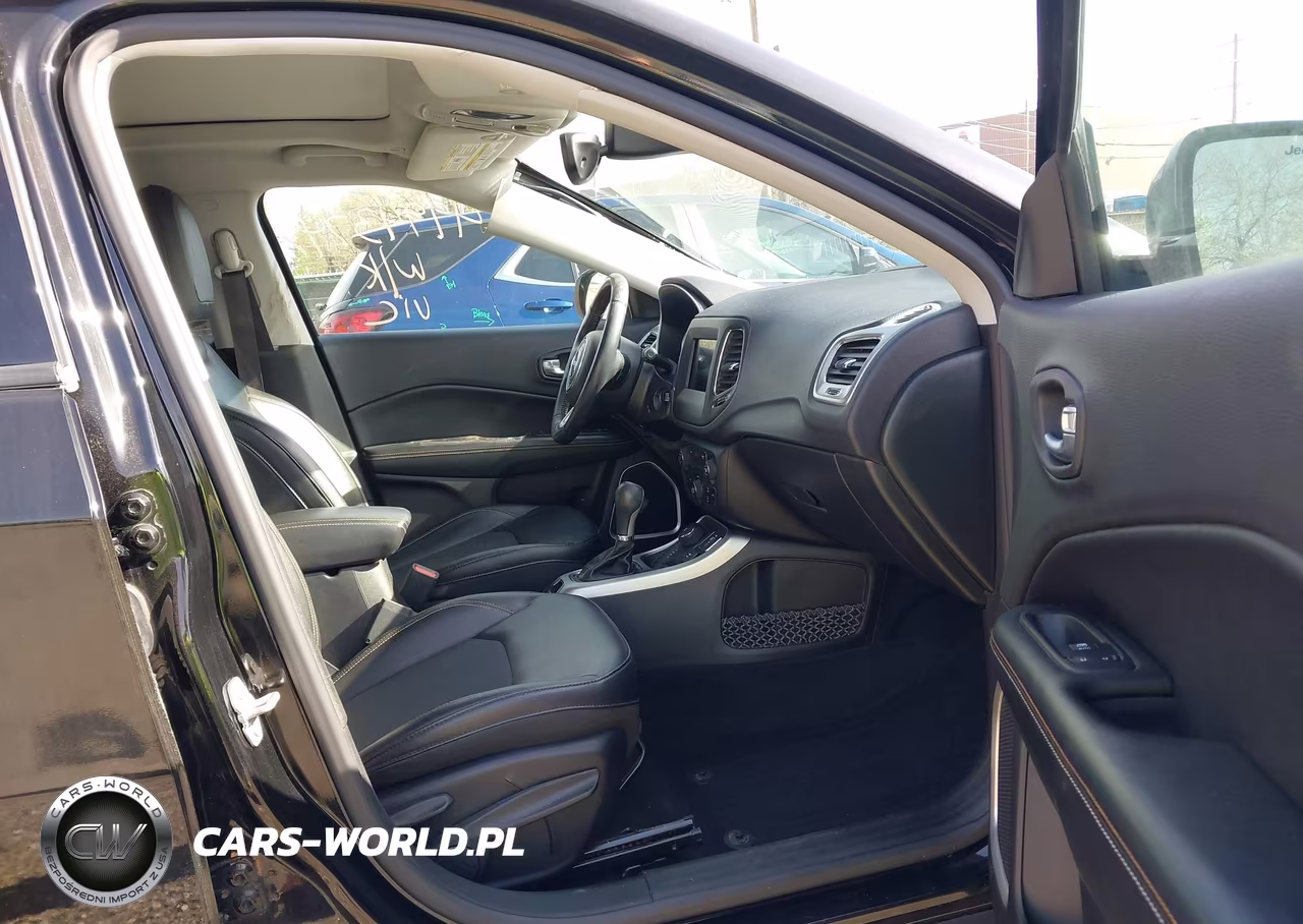 2018 Jeep Compass Latitude VIN:3C4NJDBB5JT138842 - 5