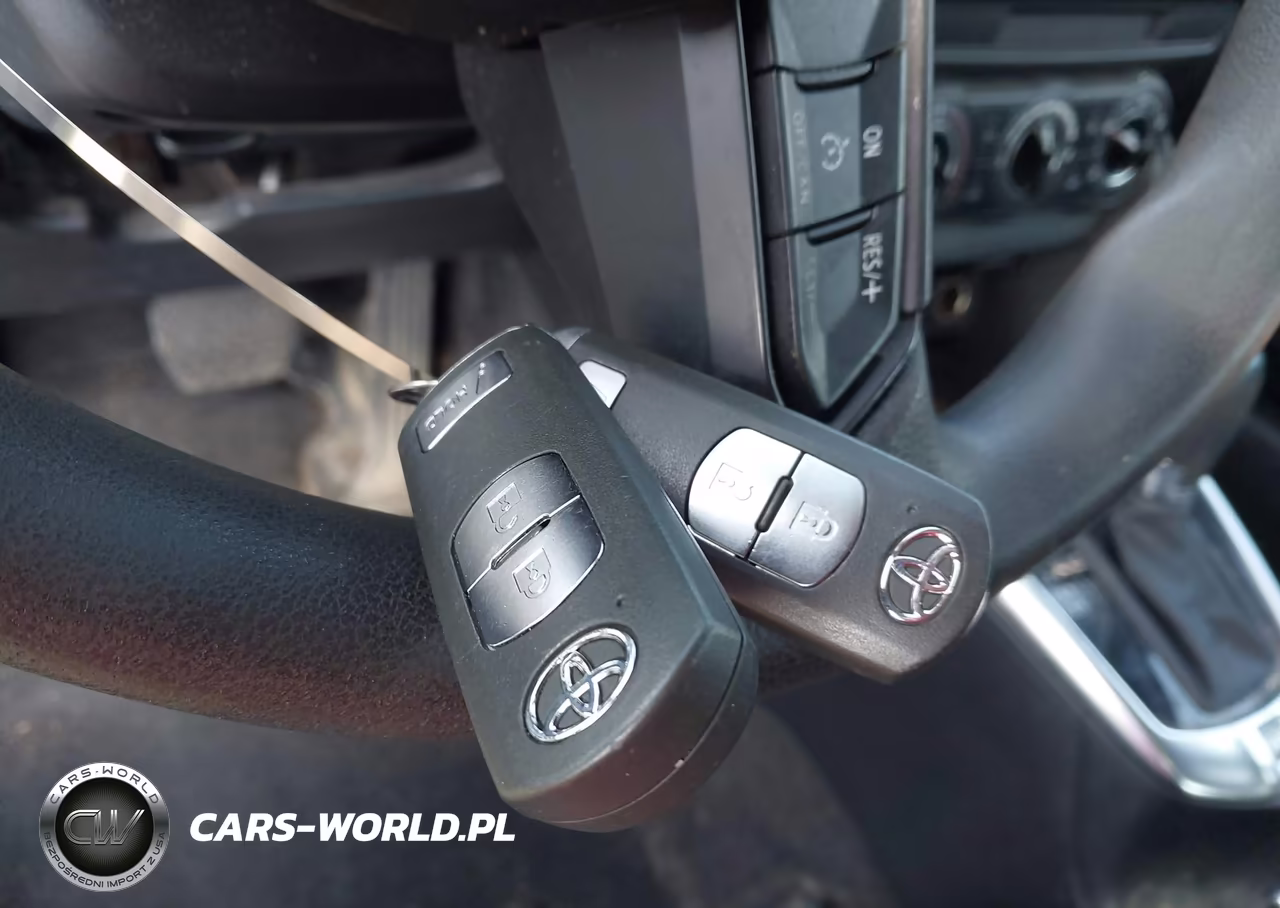 2020 Toyota Yaris Le VIN:3MYDLBJV2LY706977 - 11