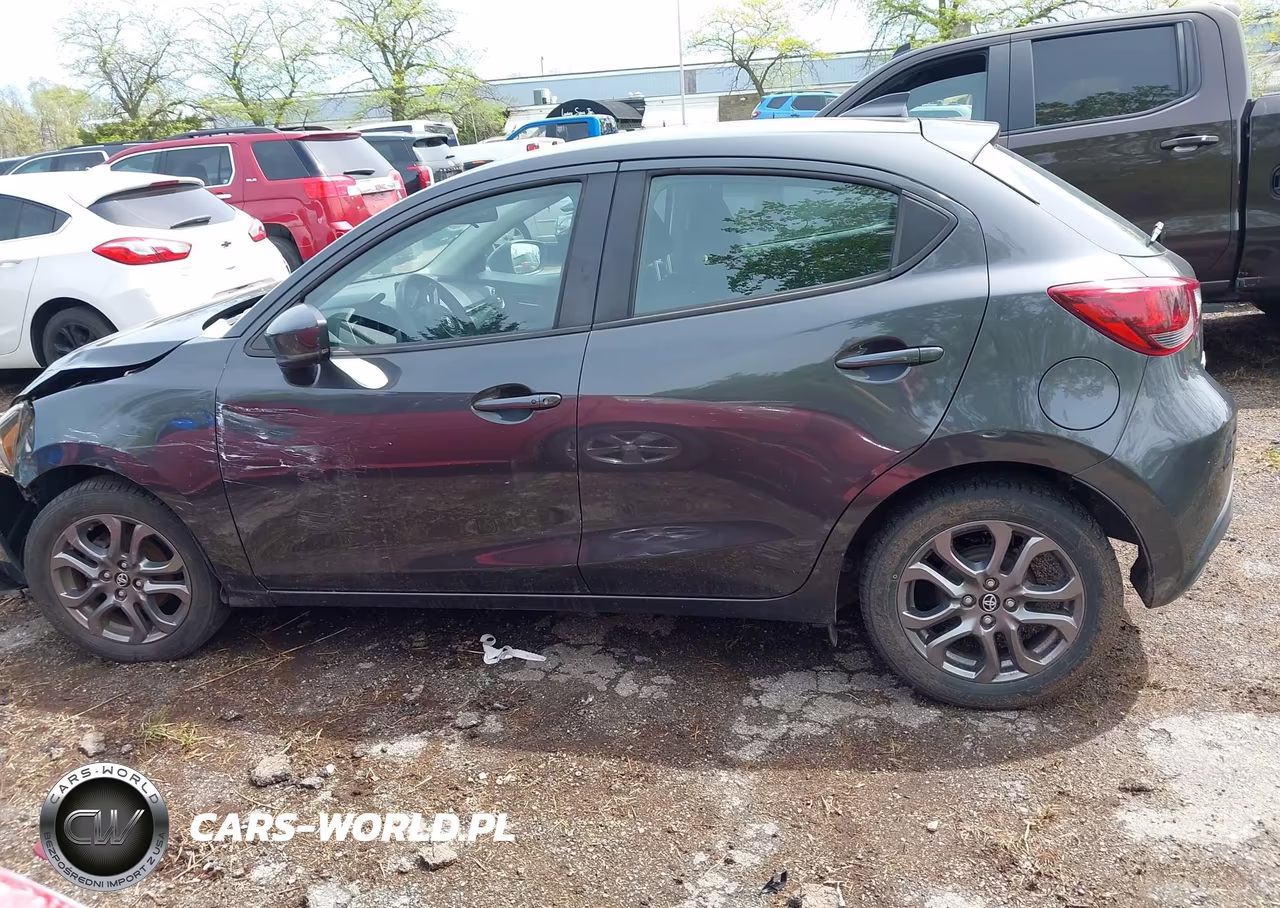 2020 Toyota Yaris Le VIN:3MYDLBJV2LY706977 - 14