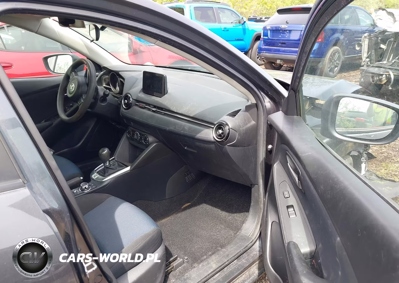 2020 Toyota Yaris Le VIN:3MYDLBJV2LY706977 - 5