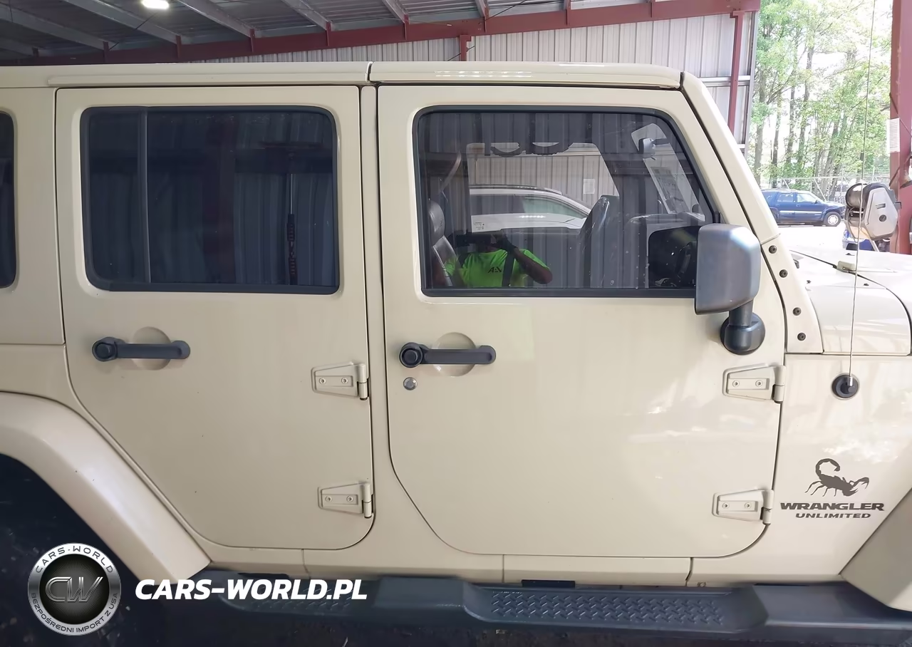 2012 Jeep Wrangler Unlimited Sahara VIN:1C4BJWEG1CL104000 - 13