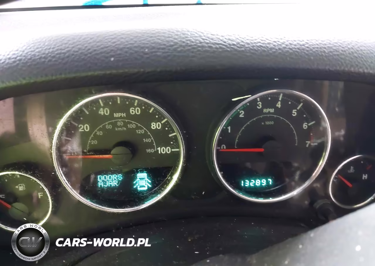 2012 Jeep Wrangler Unlimited Sahara VIN:1C4BJWEG1CL104000 - 7