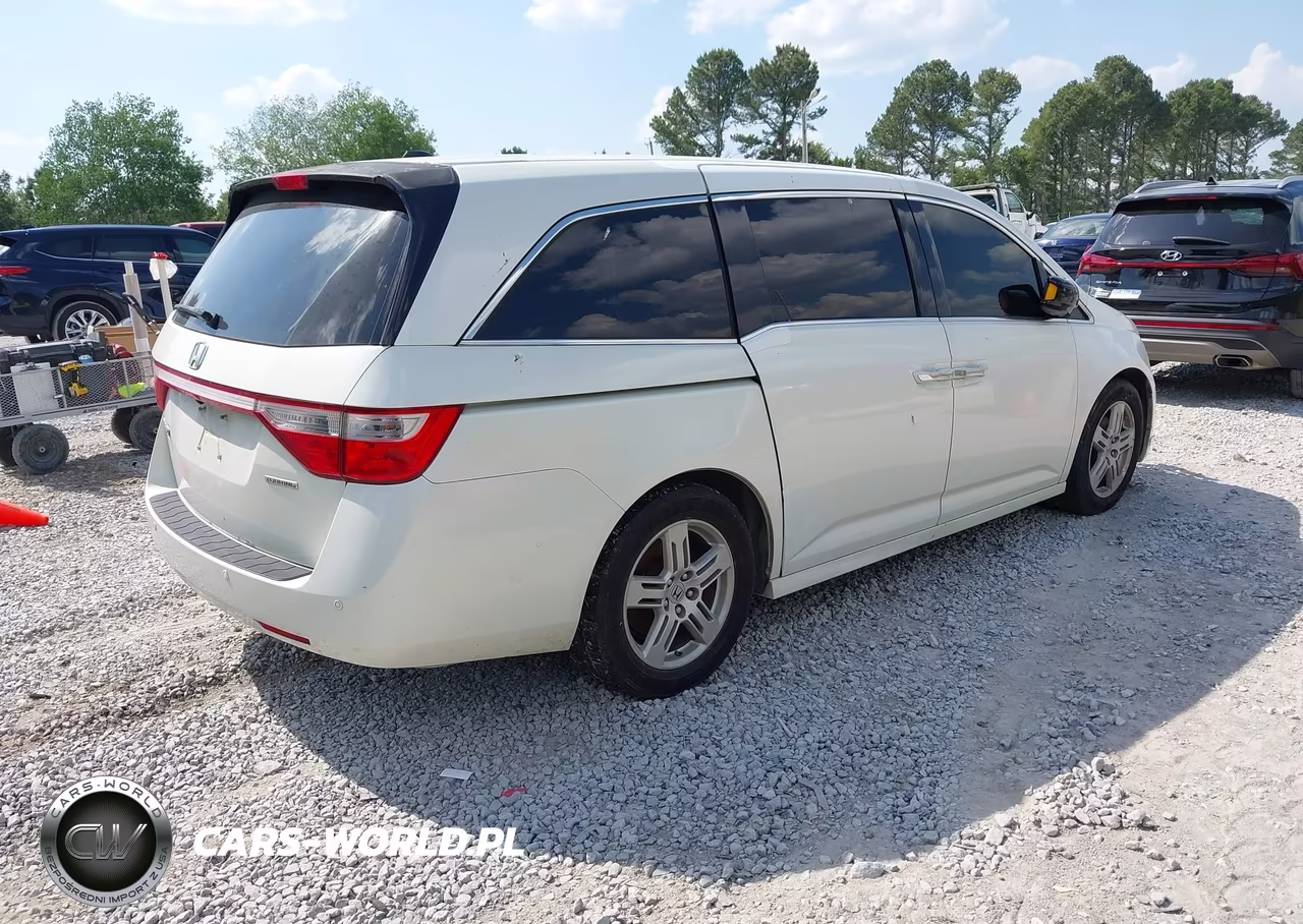 2013 Honda Odyssey Touring-Touring Elite VIN:5FNRL5H9XDB081014 - 4