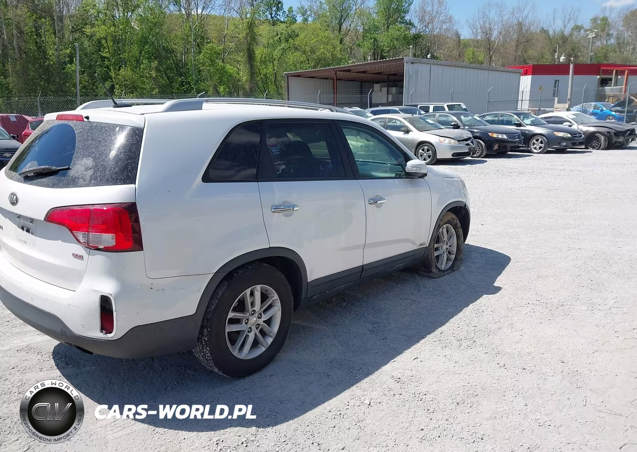 2015 Kia Sorento Lx VIN:5XYKTCA67FG571153 - 4