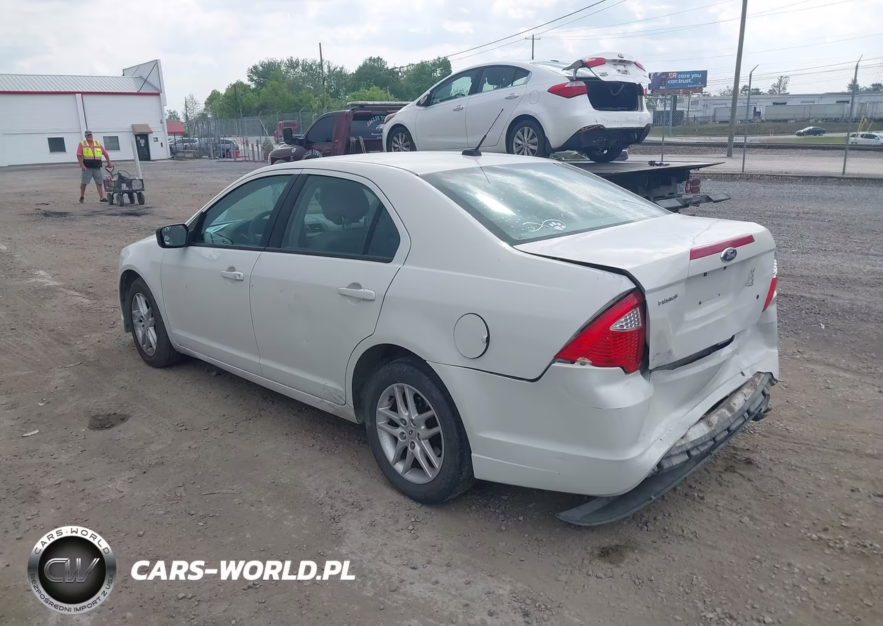 2012 Ford Fusion S VIN:3FAHP0GA1CR404738 - 3