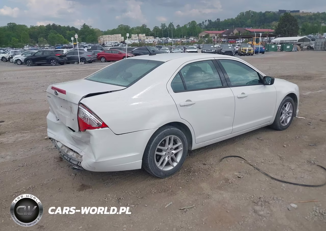 2012 Ford Fusion S VIN:3FAHP0GA1CR404738 - 4