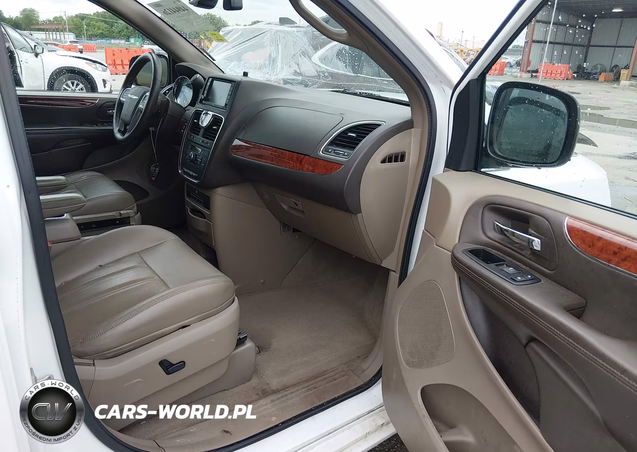 2013 Chrysler Town & Country Touring-L VIN:2C4RC1CG9DR816021 - 5