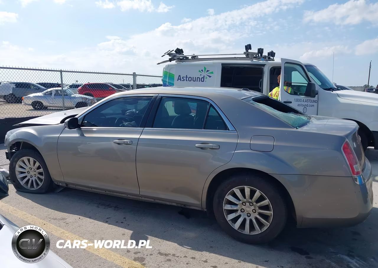 2014 Chrysler 300 VIN:2C3CCAAG9EH340499 - 15