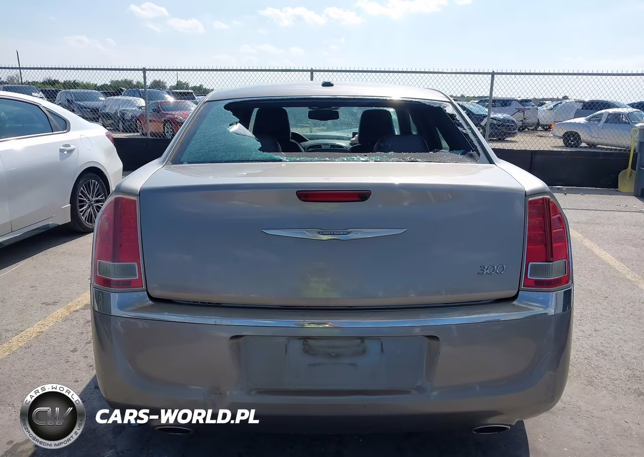 2014 Chrysler 300 VIN:2C3CCAAG9EH340499 - 17