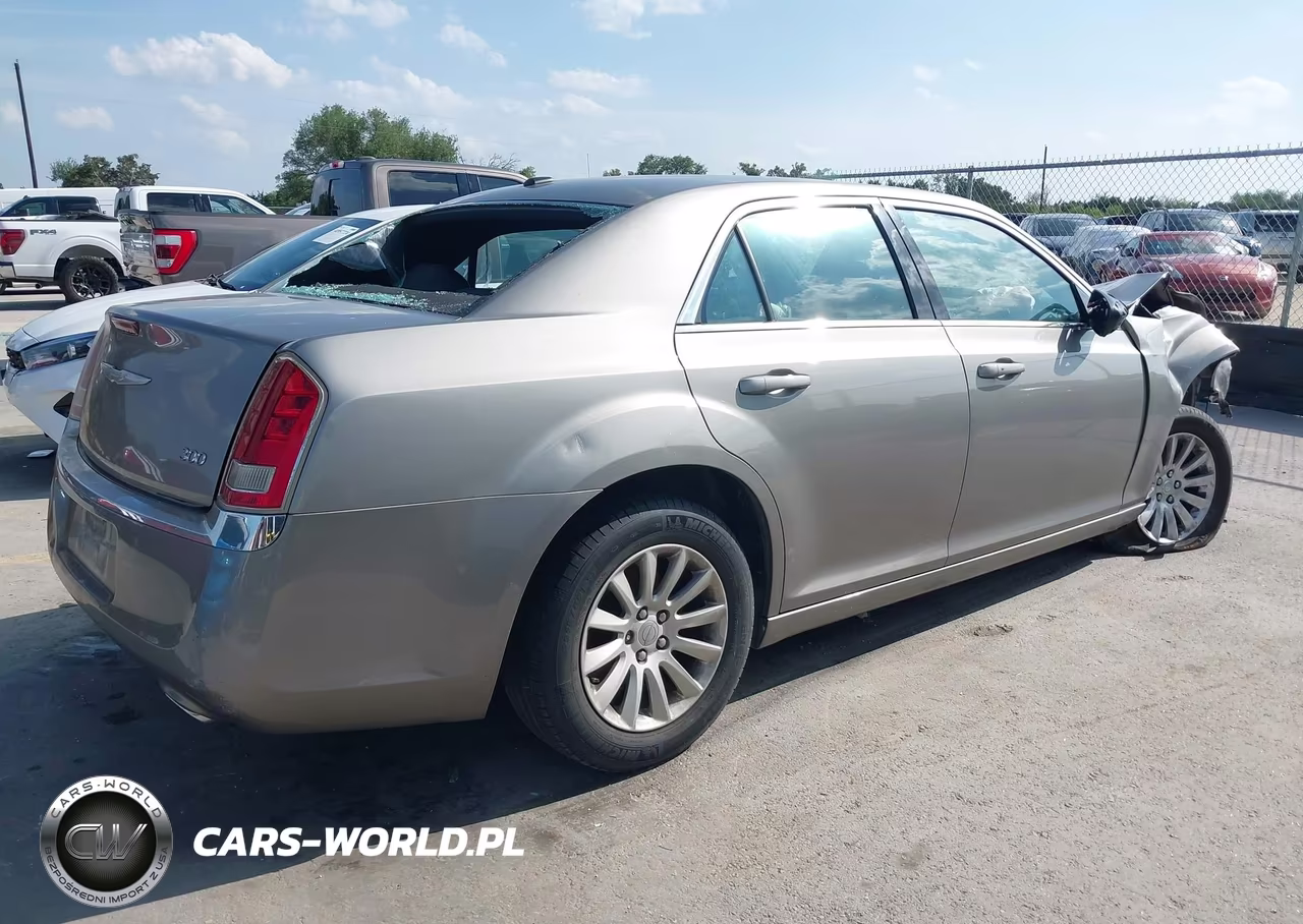 2014 Chrysler 300 VIN:2C3CCAAG9EH340499 - 4